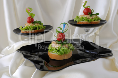 canapes of chicken with sesame