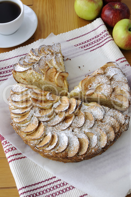 pie with apples and cinnamon