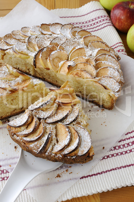 pie with apples and cinnamon