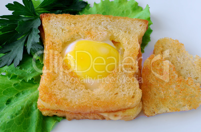 Toast with egg in the form of a heart
