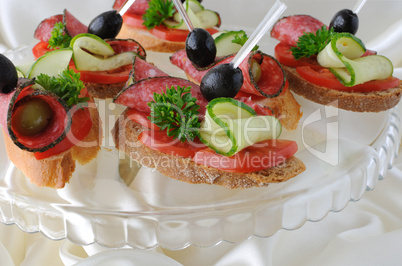 Canapés with salami