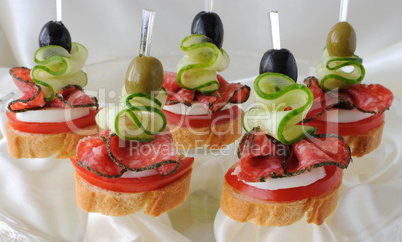 Canapés with salami