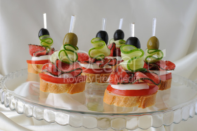 Canapés with salami