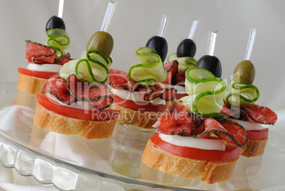 Canapés with salami