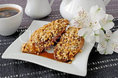 French toast with walnuts and cinnamon