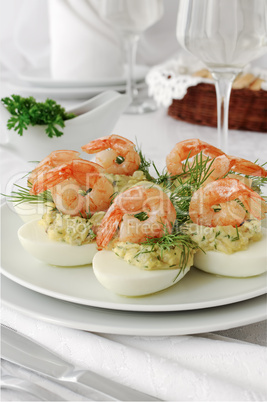 Eggs stuffed with spicy shrimp