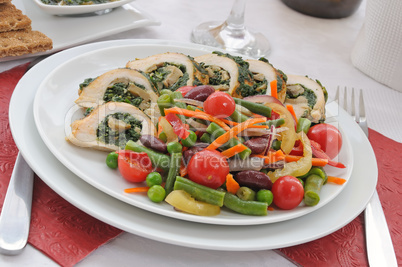 Chicken roulade with spinach and mushrooms with vegetables