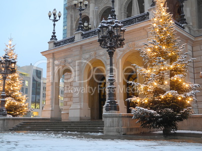 Weihnachtsbaum an der Alten Oper in Frankfurt