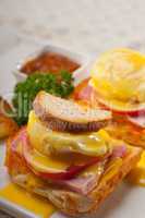 eggs benedict on bread with tomato and ham