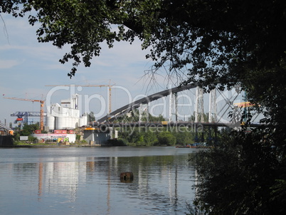 Osthafenbrücke in Frankfurt