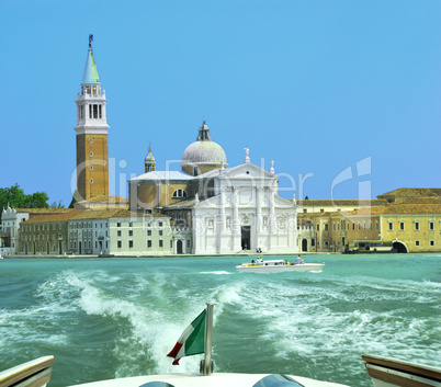 Blick vom Motorboot auf San Giorgio Venedig