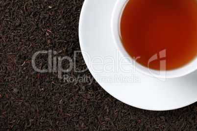 Schwarzer Tee mit viel Copyspace