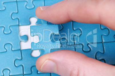 Puzzle und Finger
