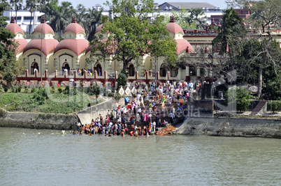 Indien, Kalkutta, Dakshineswar Kali Temple, Fluss Hugli, Menschen