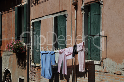 Wäsche an einem Haus in Venedig