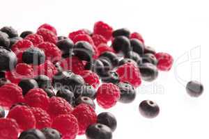 himbeeren und heidelbeeren