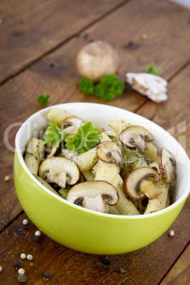 Nudeln mit Champignons