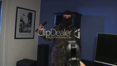 nab burglar with gun 10841