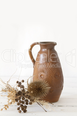 Vase mit Trockenblumen