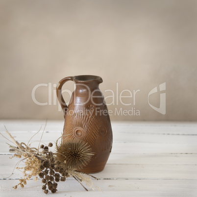 Vase mit Trockenblumen