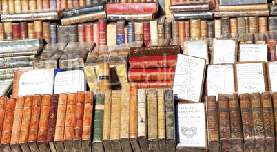 Bücher in einem Antiquariat in Paris, Frankreich