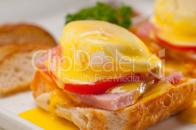 eggs benedict on bread with tomato and ham