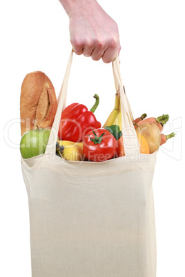 Hand hält Tasche mit Lebensmitteln