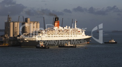 QE2 at Southampton