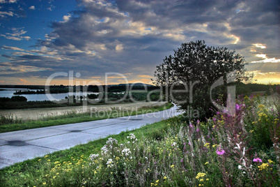 Wroclaw: The road around Lake Mietk