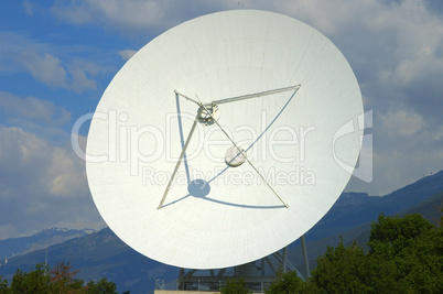 Cassegrain Parabolic antenna, subre