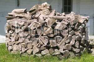 Round woodpile