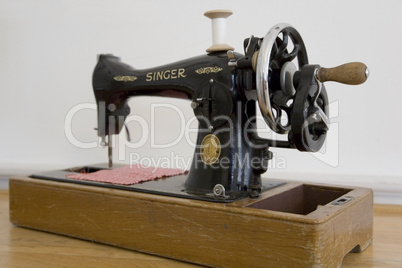 Mechanical sewing machine