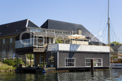 Modern Houseboat in Copenhagen habo
