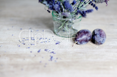 Lavendel und Pflaumen