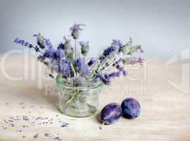 Lavendel und Pflaumen