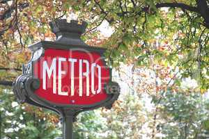 Metro Paris sign