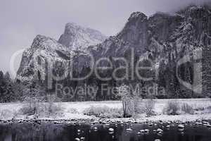 YOSEMITE VALLEY'S MERCED RIVER AND