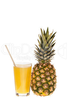Ananas Frucht und ein Glas Ananassaft
