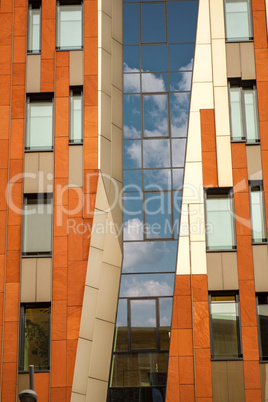 Wolken im  Bürogebäude