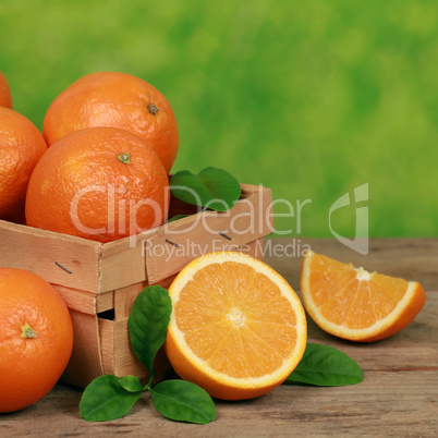 Orangen in einem Korb