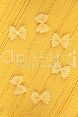 Pasta mit Farfalle Nudeln