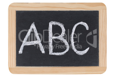 Die Buchstaben ABC auf einer Tafel