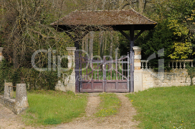 France, an old gate in Yveline