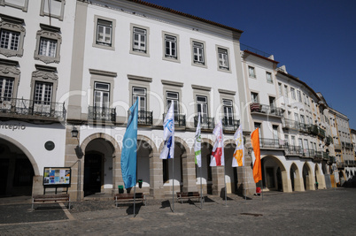 the historical square of Do Giraldo in Evora