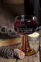 Glas Rotwein mit Kerze - Glass of red wine with candle