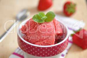 Erdbeer Minze Eis