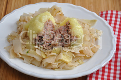 Selchfleischknödel mit Kraut