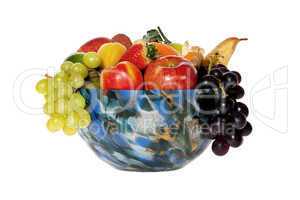Bunte Glasschale mit Früchten