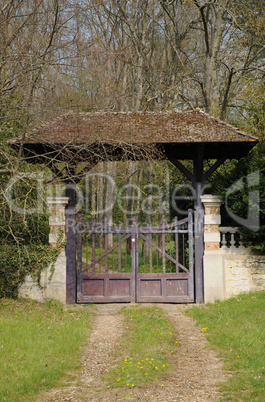 France, an old gate in Yveline