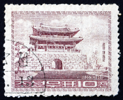 Postage stamp North Korea 1963 Taedong Gate, Pyongyang